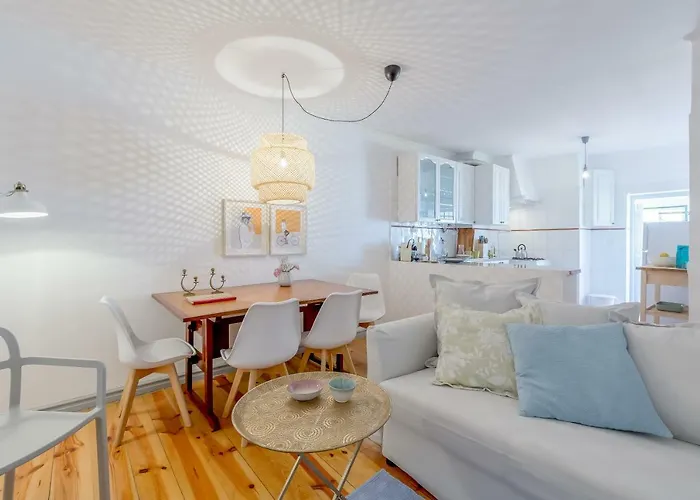 Bright&Spacious Alfama Apartment, By TimeCooler